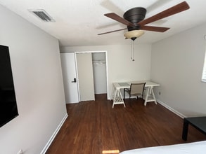 740 Jenkins St in Kissimmee, FL - Foto de edificio - Building Photo