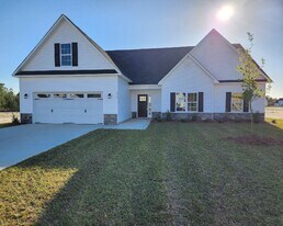 592 Appalachian Trl S in Jacksonville, NC - Building Photo