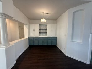 10200 Brentford Ave in Bakersfield, CA - Building Photo - Building Photo