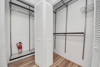 2744 Briarhurst Dr in Houston, TX - Building Photo - Building Photo