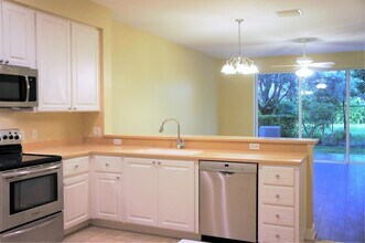 1032 Pinewood Lake Ct in Greenacres, FL - Building Photo - Building Photo