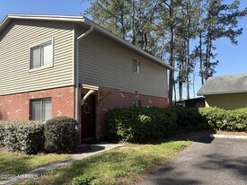 1226 The Grove Rd in Orange Park, FL - Building Photo