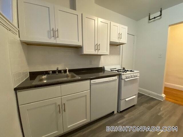 1630 Commonwealth Ave, Unit 1 in Boston, MA - Building Photo - Building Photo
