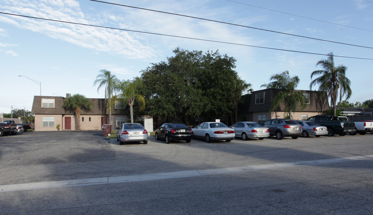 Nutmeg Garden Apartments in Sarasota, FL - Foto de edificio