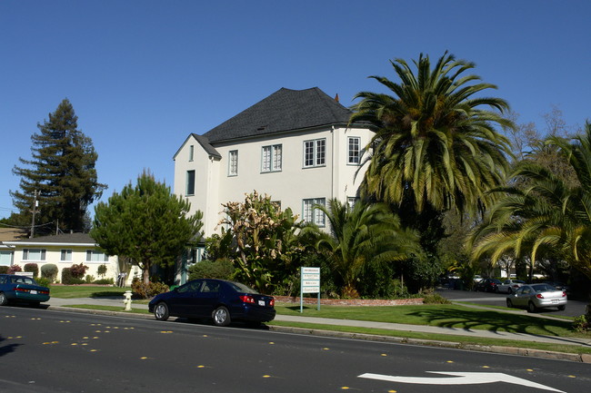 2900 Broadway in Redwood City, CA - Building Photo - Building Photo