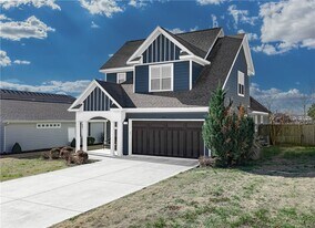 442 SW Glover St in Bentonville, AR - Building Photo