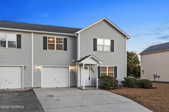 252 Smallwood Rd in Hubert, NC - Foto de edificio - Building Photo