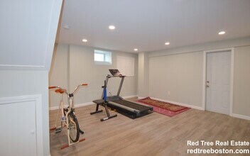 142 Salisbury Rd, Unit 1 in Brookline, MA - Building Photo - Building Photo