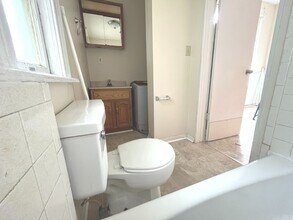 1710-14 Bradford in Milwaukee, WI - Building Photo - Interior Photo