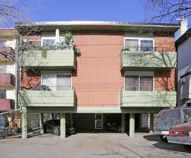 833 1st Ave NW in Calgary, AB - Building Photo - Building Photo