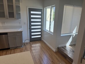 2330 N Catalina St in Burbank, CA - Building Photo - Building Photo