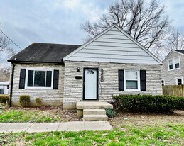 5200 Stephan Dr in Louisville, KY - Building Photo
