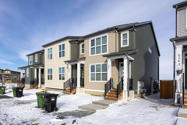 676 Savanna Blvd NE in Calgary, AB - Building Photo - Building Photo