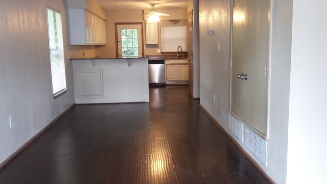 404 Stroud St in Denton, TX - Building Photo - Building Photo