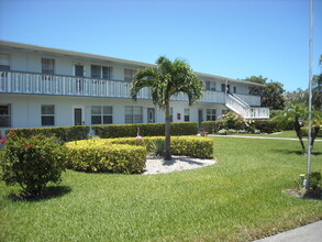 60 Kent E in West Palm Beach, FL - Building Photo - Building Photo