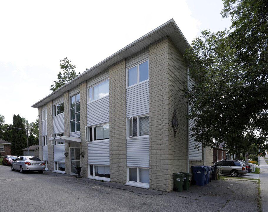 350 Paisley Rd in Guelph, ON - Building Photo