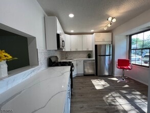 67 Woodward Ln in Bernards, NJ - Building Photo - Building Photo