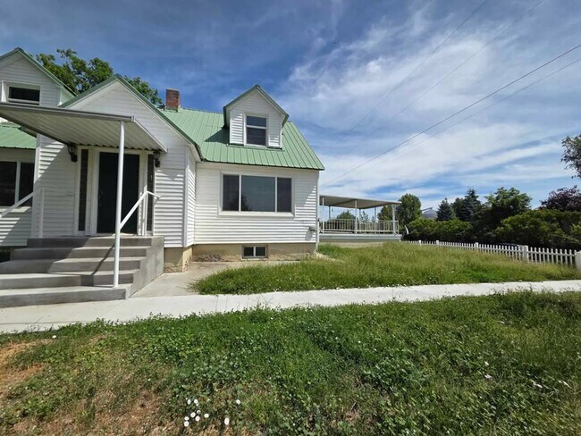 81 N Lk Ave in Waterville, WA - Building Photo - Building Photo