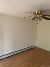 85 Elderkin Ave in Groton, CT - Building Photo - Building Photo