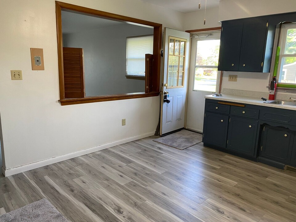 2029 Wilcox Rd in Rockford, IL - Building Photo