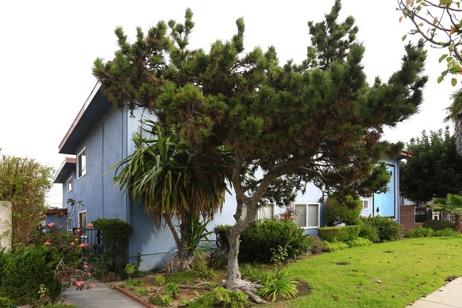 3753 Artesia Blvd in Torrance, CA - Foto de edificio - Building Photo