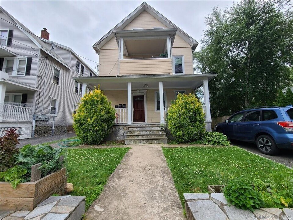 516 Midland St in Bridgeport, CT - Building Photo