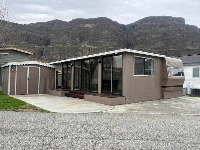 property at 8818 Crescent Bar Rd NW