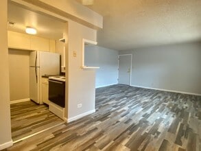 9220 E Girard Ave in Denver, CO - Foto de edificio - Building Photo