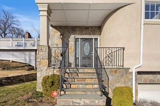 44 Hillwood Pl in Yonkers, NY - Building Photo - Building Photo