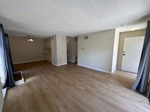 28549 Conejo View Dr in Agoura Hills, CA - Foto de edificio - Building Photo