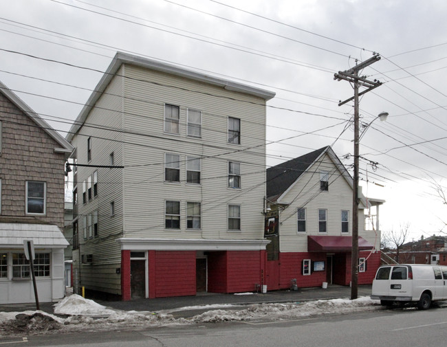 99 Ash St in Lewiston, ME - Foto de edificio - Building Photo