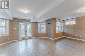 30 Jessica Dr in Barrie, ON - Building Photo - Building Photo