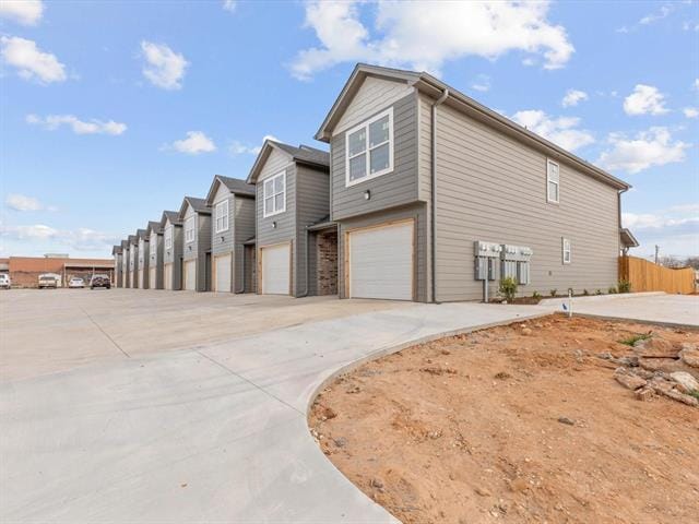 120 Abbey Park Ct in Granbury, TX - Foto de edificio - Building Photo