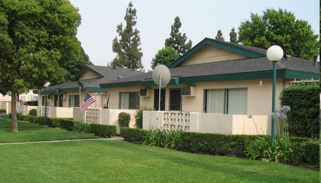 Revere Village Apartments in Chino, CA - Foto de edificio - Building Photo