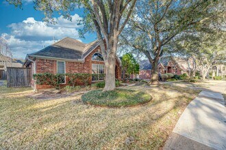 7111 Glenwood Dr in Sugar Land, TX - Building Photo - Building Photo