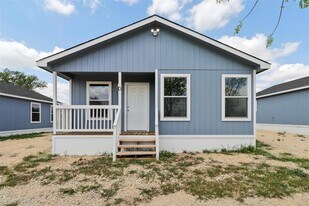 1087 Schubert Ln in Niederwald, TX - Building Photo