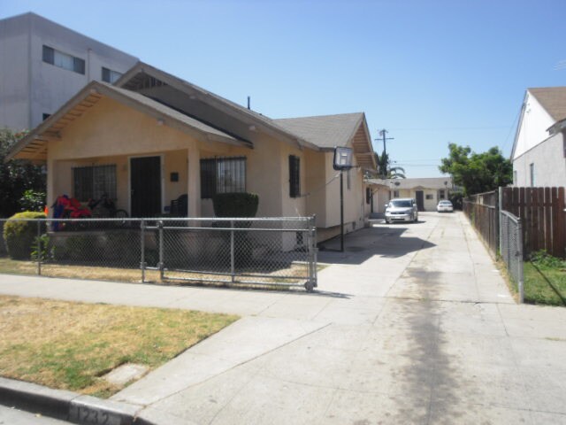 1232 W 57th St in Los Angeles, CA - Building Photo