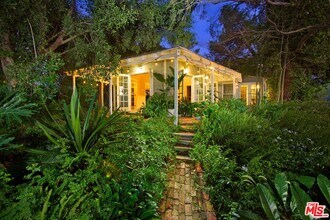 3231 Coldwater Canyon Ln in Beverly Hills, CA - Building Photo - Building Photo