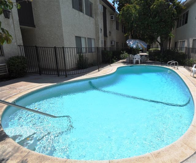 24411 Newhall Ave in Santa Clarita, CA - Building Photo - Building Photo
