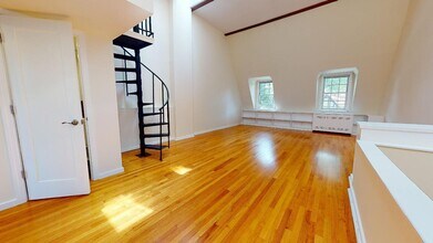 382 Burns St in Queens, NY - Building Photo - Building Photo