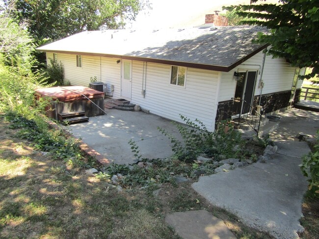 12096 ID-21 in Boise, ID - Building Photo - Building Photo