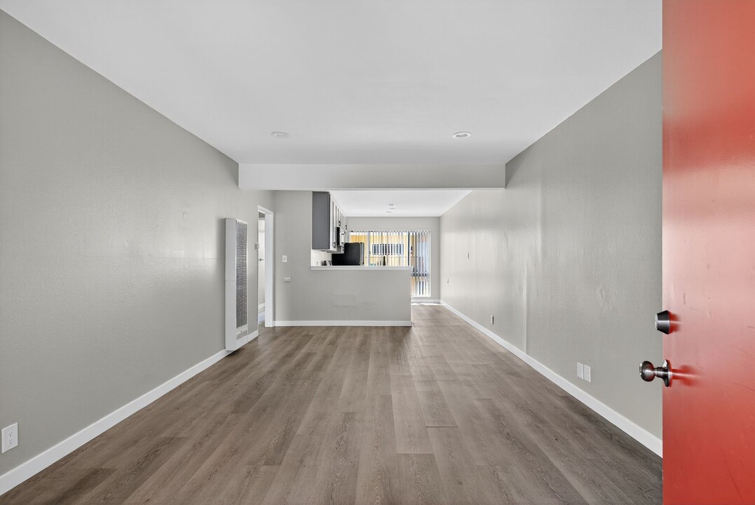10442 Lampson Ave in Garden Grove, CA - Building Photo