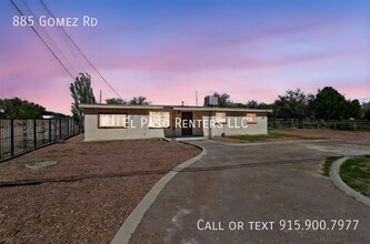 885 Gomez Rd in El Paso, TX - Building Photo - Building Photo