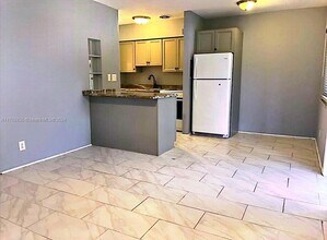 926 NE 18th St-Unit -1 in Fort Lauderdale, FL - Building Photo - Building Photo