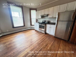 43 Connecticut River Rd-Unit -3 in Hartford, VT - Foto de edificio - Building Photo