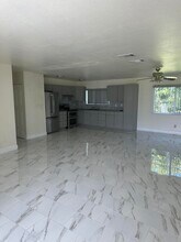 1592 SE Burning Ct in Port St. Lucie, FL - Building Photo - Building Photo