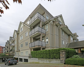 Falcon Manor in Maple Ridge, BC - Building Photo - Primary Photo