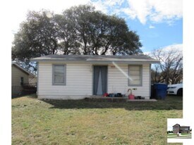 735 W Avenue B in Copperas Cove, TX - Building Photo