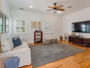 100 Fairview Ave in Ft. Myers, FL - Foto de edificio - Building Photo