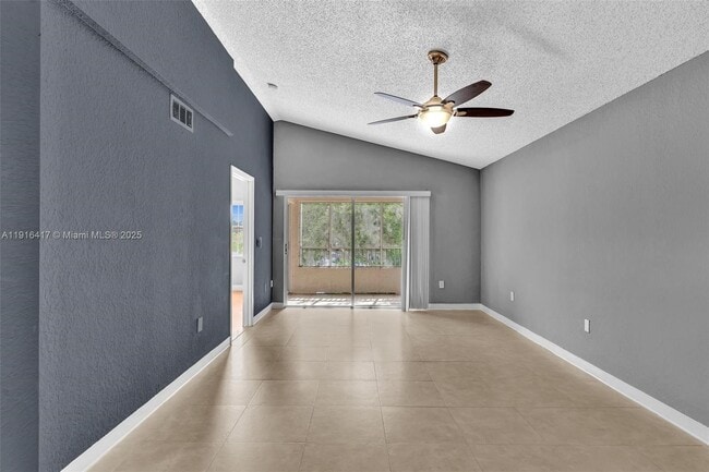 2850 N Oakland Forest Dr in Oakland Park, FL - Foto de edificio - Building Photo